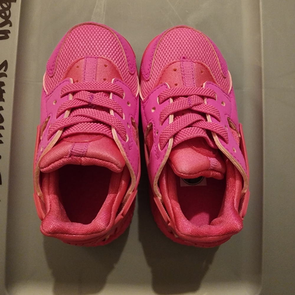 Pink huaraches